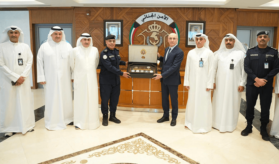 وزير الداخلية اللبناني يزور إدارة &laquo;الجنسية&raquo; وقطاع الأمن الجنائي