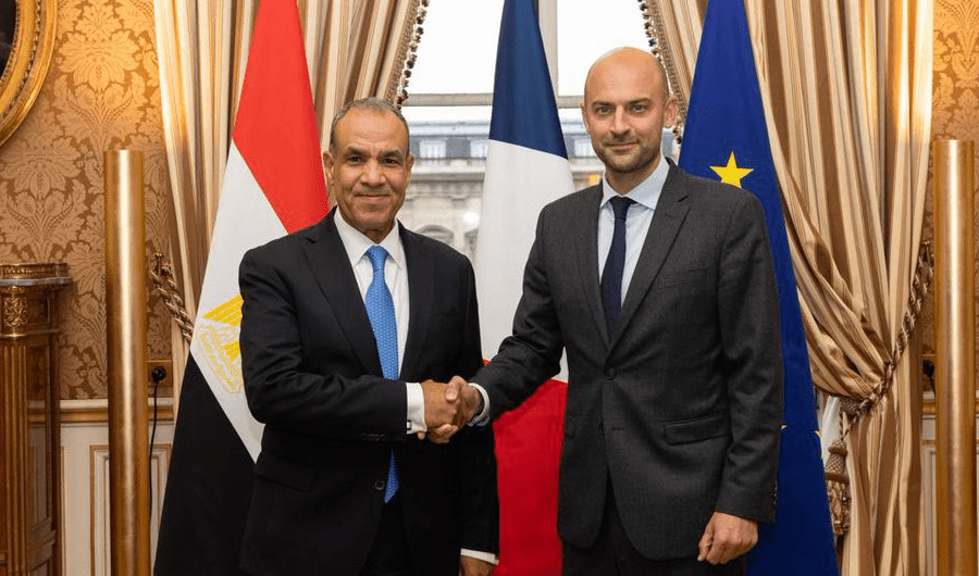 وزير الخارجية المصري يبحث مع نظيره الفرنسي خفض التصعيد في المنطقة