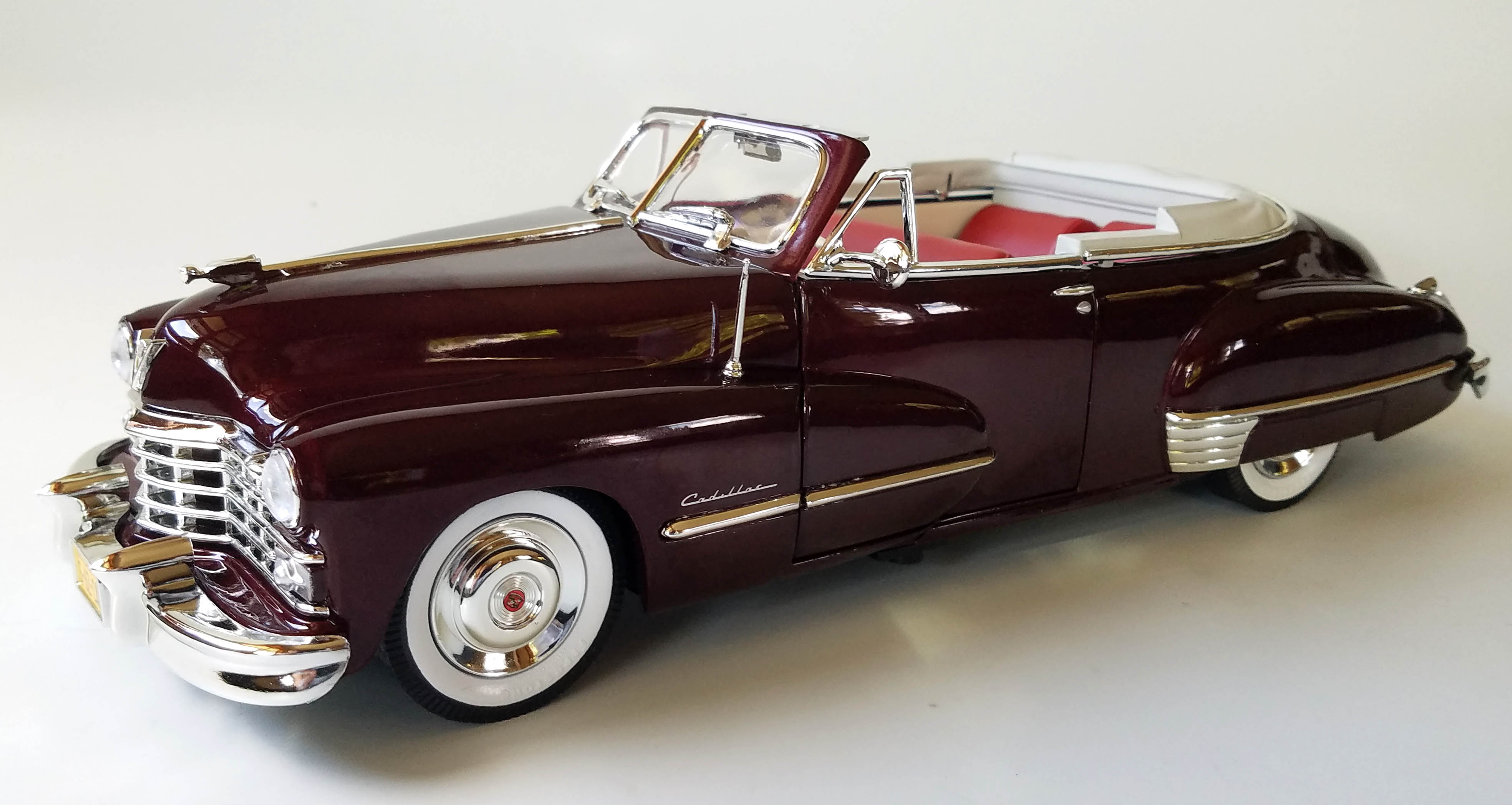 Diecast: Auto World's 1947 Cadillac Series 62 Convertible – Savage