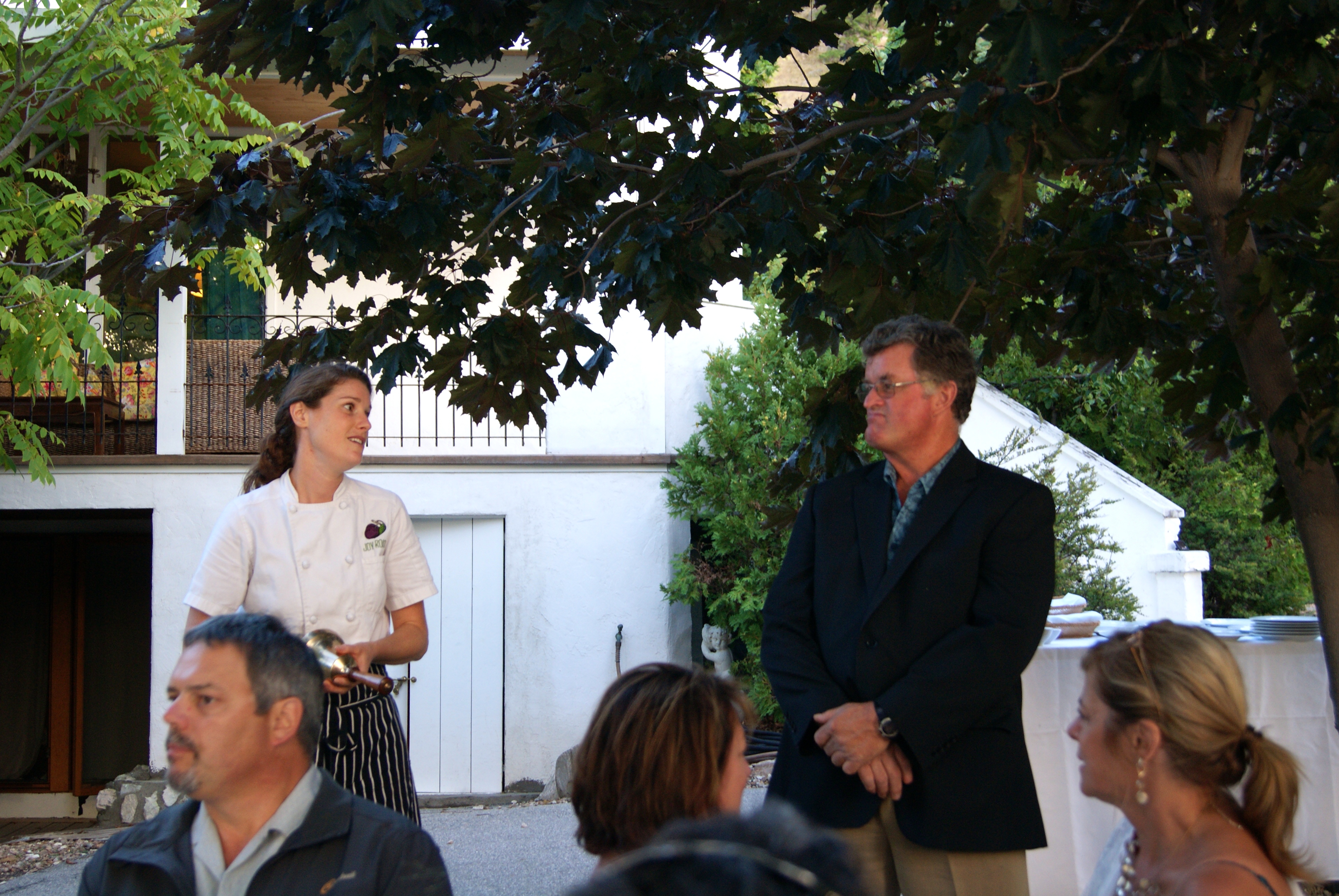 Dana Ewart introduces Fairview Cellar's owner Bill Eggart photo - Karen Anderson
