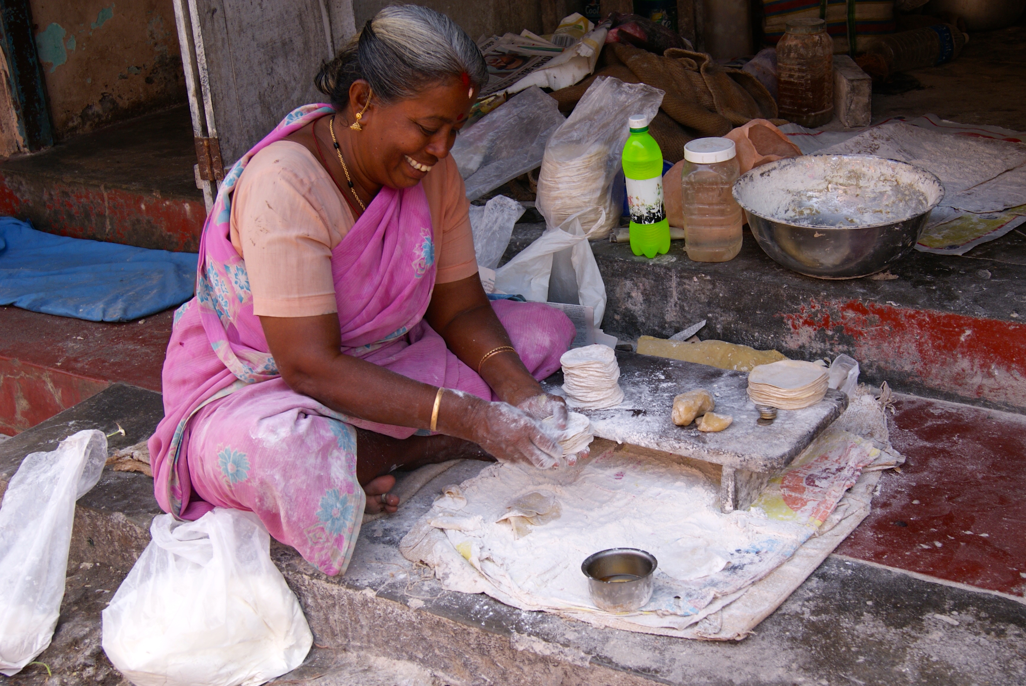 pappadum street vendor - photo - Karen Anderson
