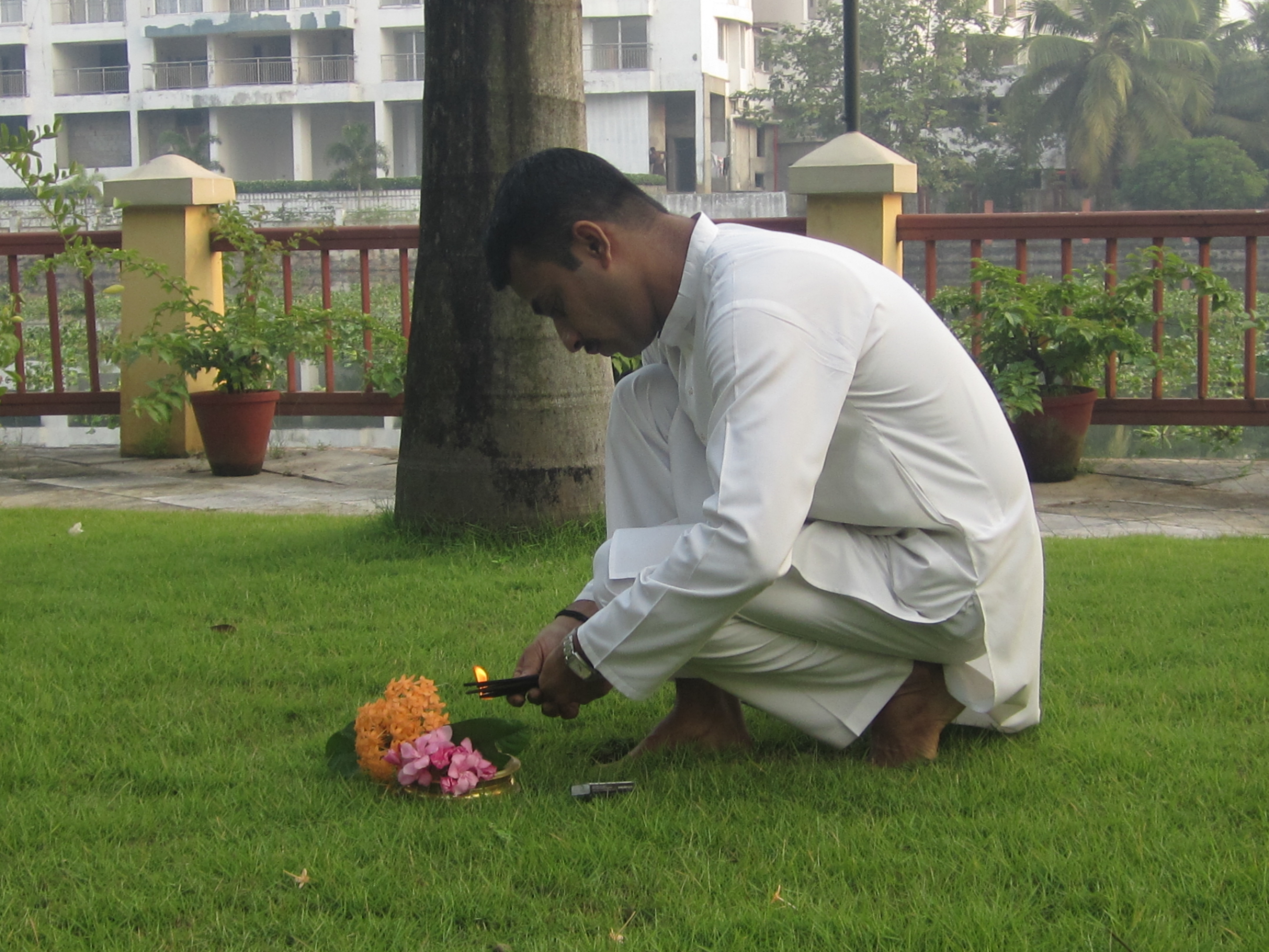 yoga master prateesh prepares for morning practice - photo - Karen Anderson