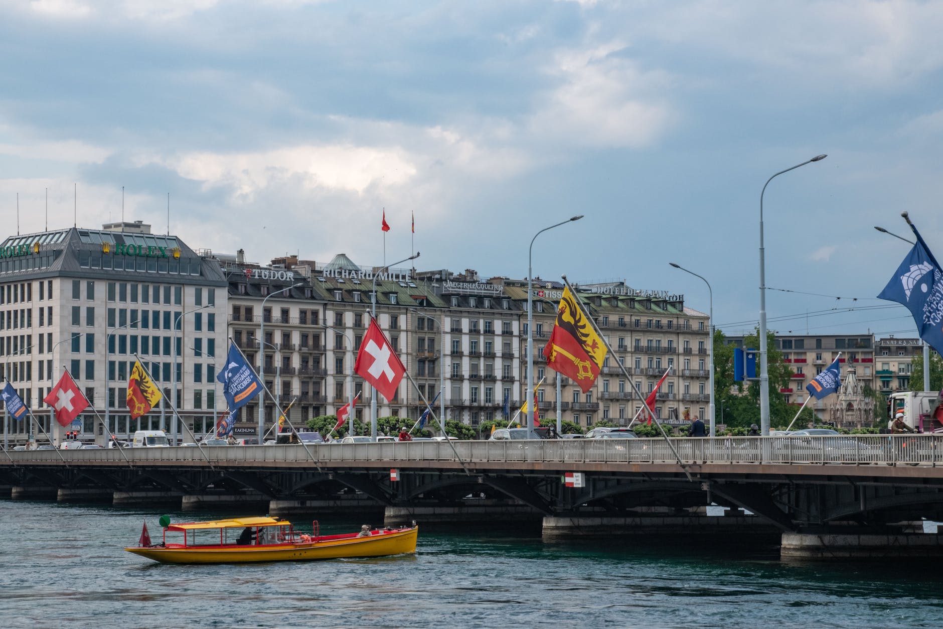 mont blanc bridge in geneva