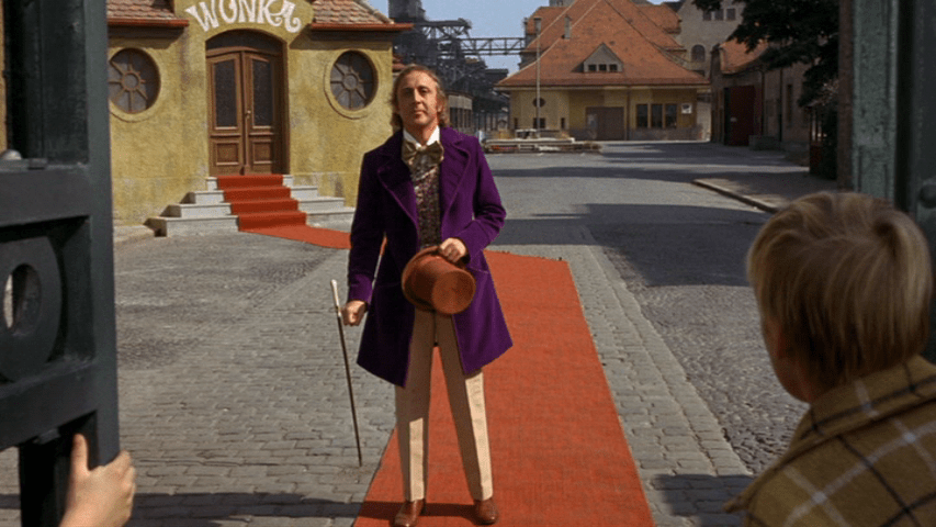 Gene Wilder fu la terza scelta per il ruolo del mago cioccolatiere Willy Wonka dopo che Spike Milligan (fortemente voluto da Dahl), Ron Moody e il Terzo Dottore - Jon Pertwee - da Doctor Who rifiutarono la parte. Wilder accettò a condizione che la prima apparizione di Wonka lo vedesse zoppicare all’uscita della factory con un bastone, per poi fare una capriola rivelando di essere sanissimo.