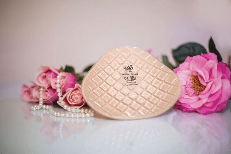 Features Diamond Layer technology that minimizes perspiration & reduces breast from shifting in the bra pocket. Its wide footprint provides better coverage across the chest wall & maximizes comfort.