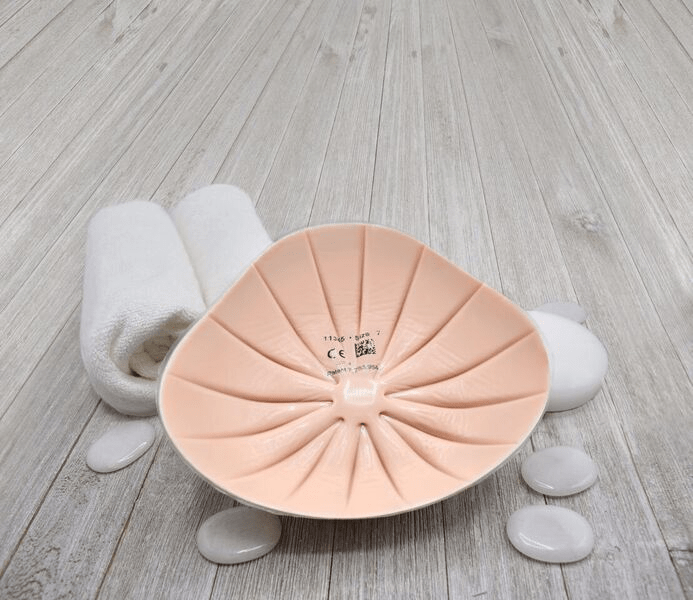 Back layer features a patented design that massages, cools and hugs the chest wall for a comfortable fit. Massage channels prevent shaper from collapsing.