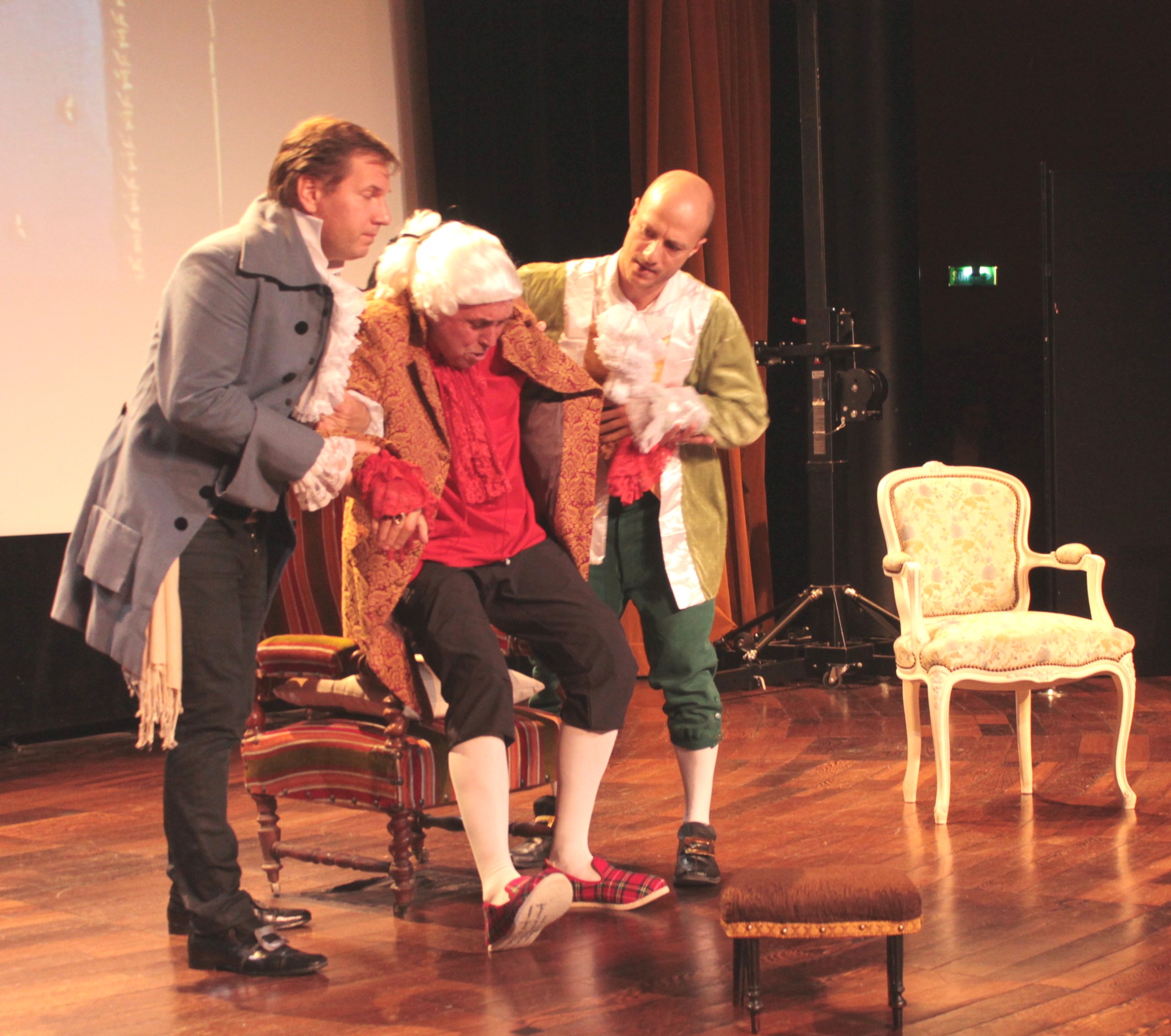 Don Andres de Ribera, le vice-roi du Pérou aidé de Martinez, son secrétaire et Balthasar, son valet de chambre