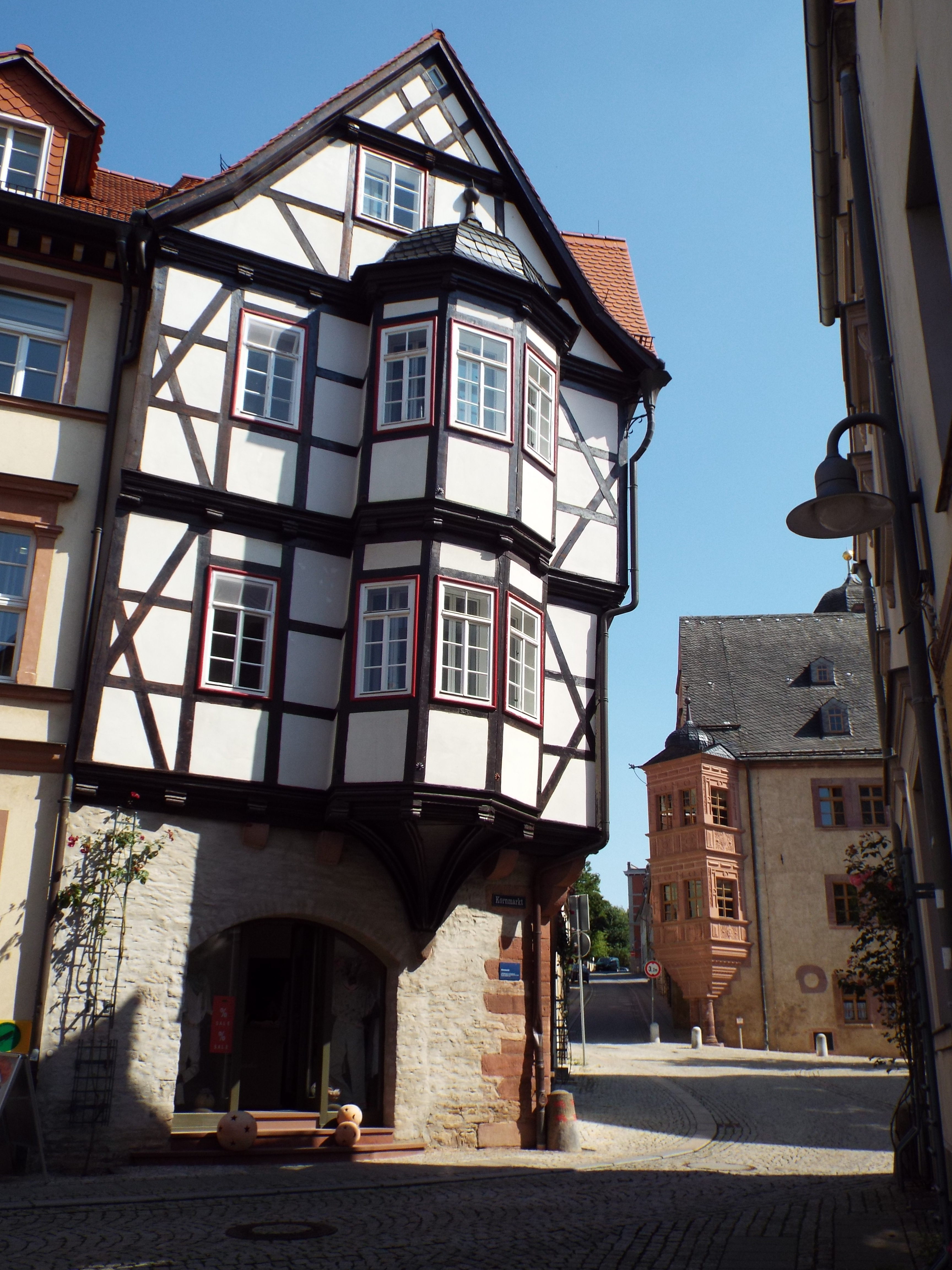Durch die Gassen von Erker zu Erker. Rathausplatz.