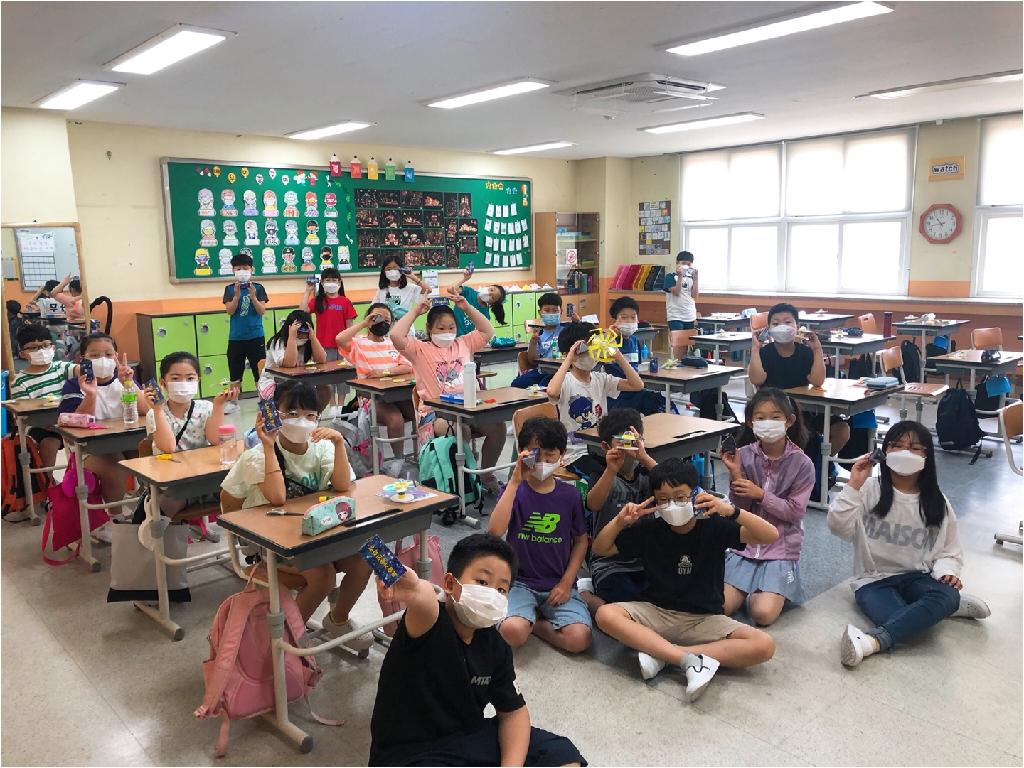 한국교육과정평가원에서 제공한 2022 수능 시간표에 따르면 시험은 △1교시 국어영역 오전 8시40분~10시 △2교시 수학영역 오전 10시30분~오후 12시10분 . 3í•™ë…„ 2ë°˜