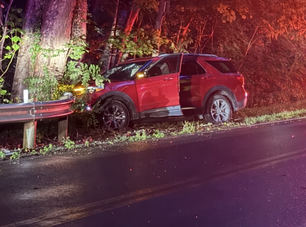 One injured after SUV hits tree in Ross County