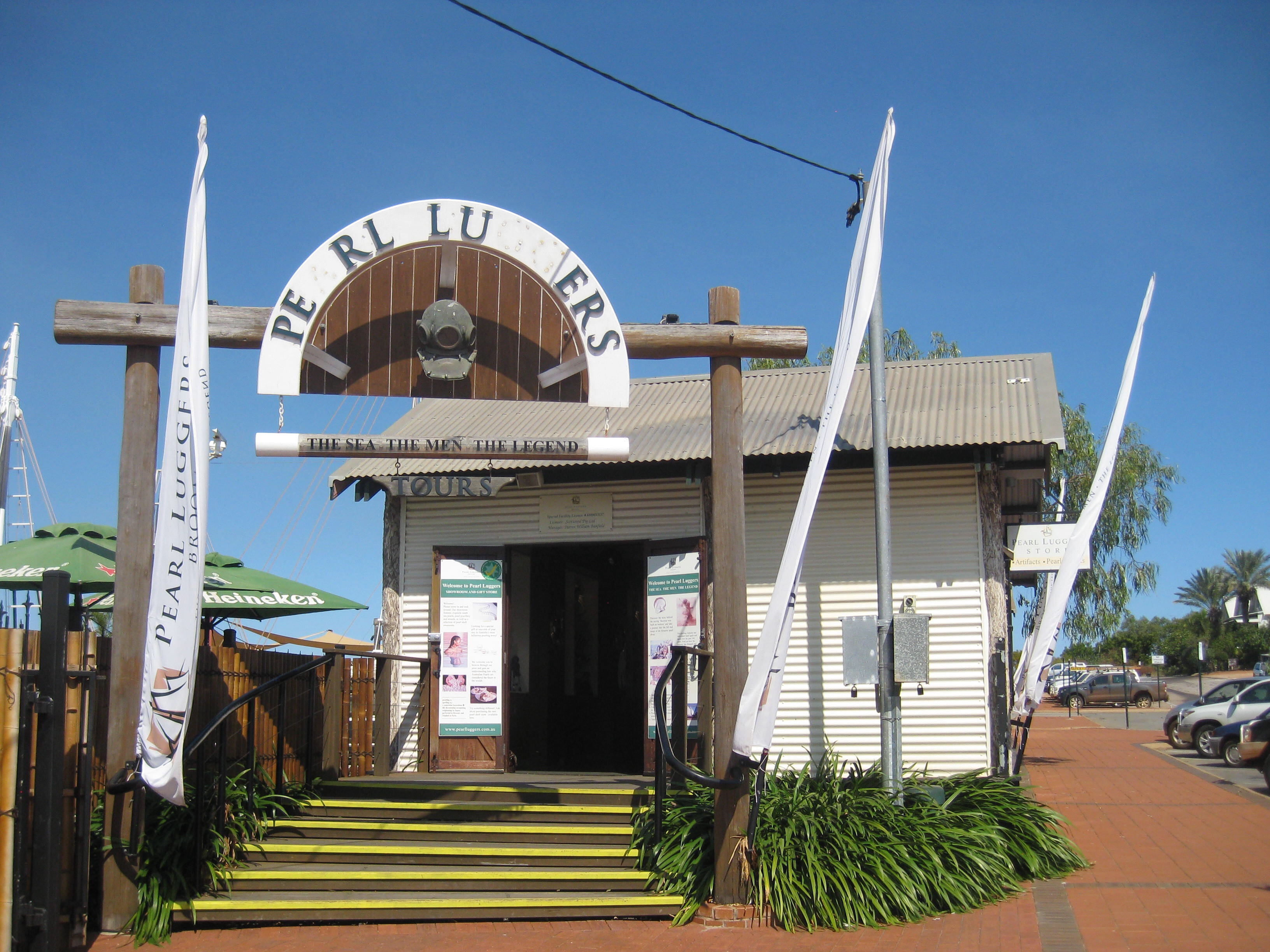 Pearl Luggers