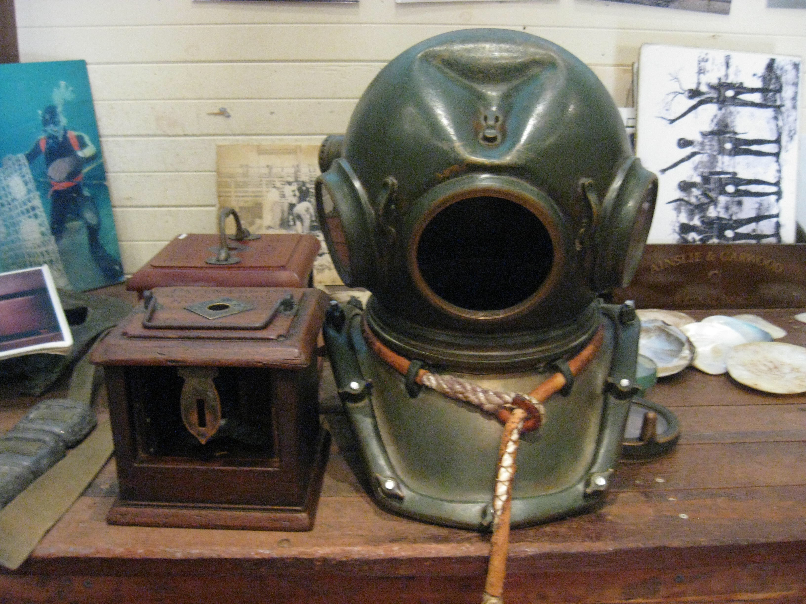 Diver helmet