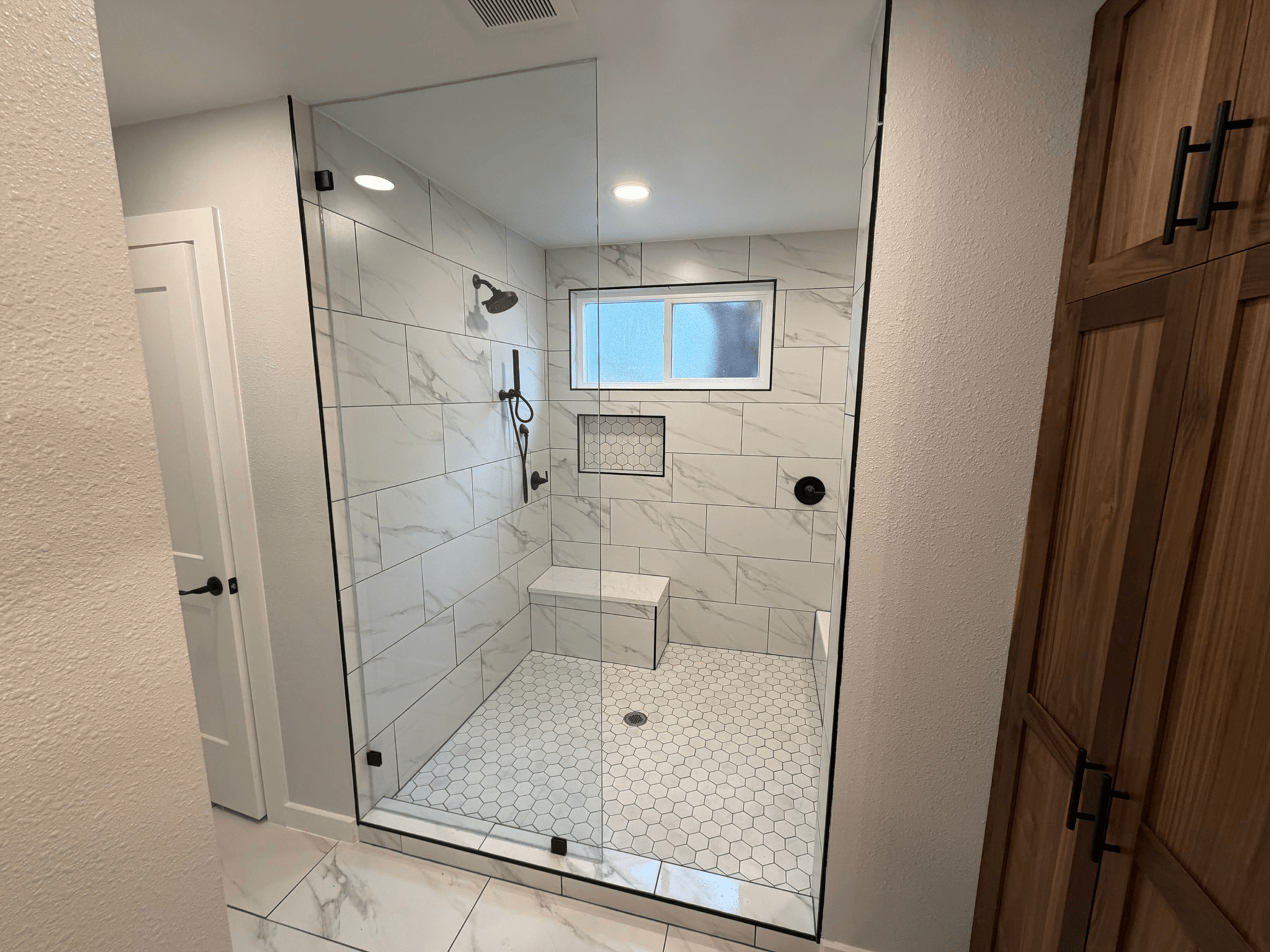Hollywood Park Master Bathroom – photo 4 by Scout Building Services