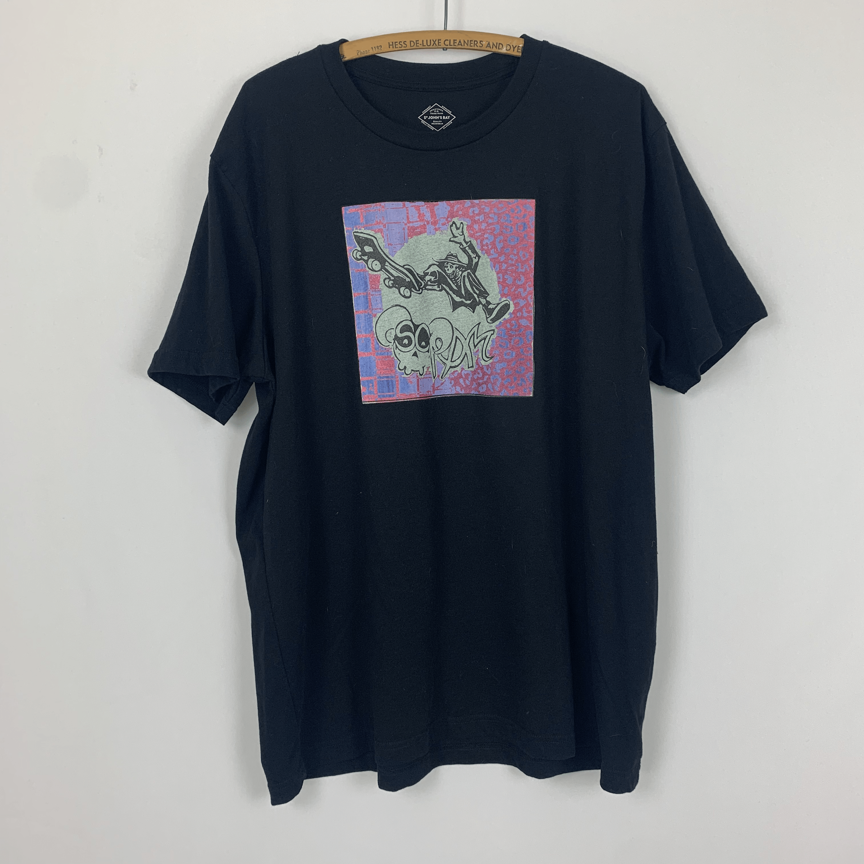 XL ST.JOHNS BAY BLACK TEE SCRAM SWEEPER 
