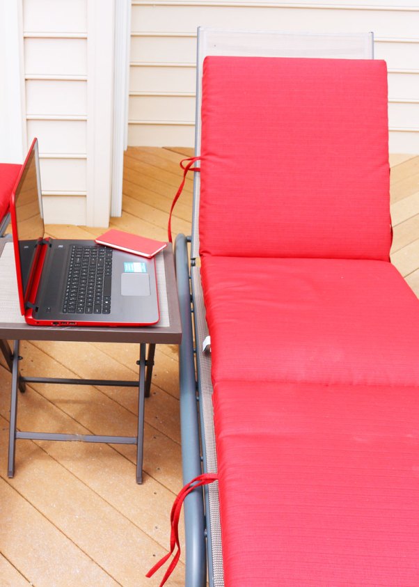 Bending the summer rules and working outside with my colorful, powerful and simple to use 17" HP Pavilion notebook. Avialable only from HSN. Free upgrade to Windows 10 (when available.) #HPHuesOnHSN #Win10 #BendTheRules 