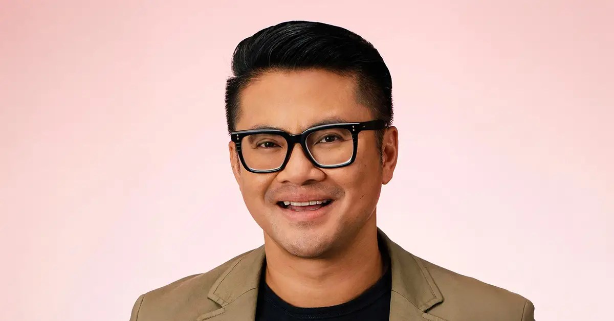 Inside Beach House Pictures with Donovan Chan