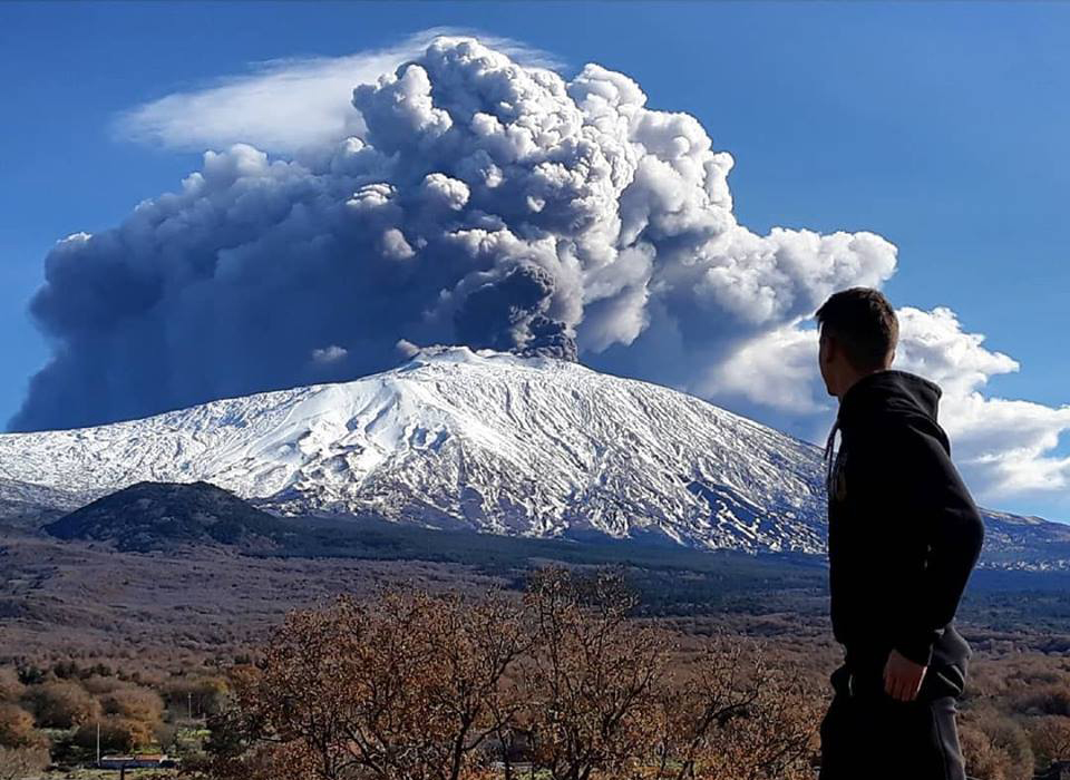 La Rabbia Del Vulcano Etna: In Bilico Tra Forti Scosse Di Terremoto E Potenti Eruzioni Vulcaniche - Meteolive.it 700_x_960_jpg