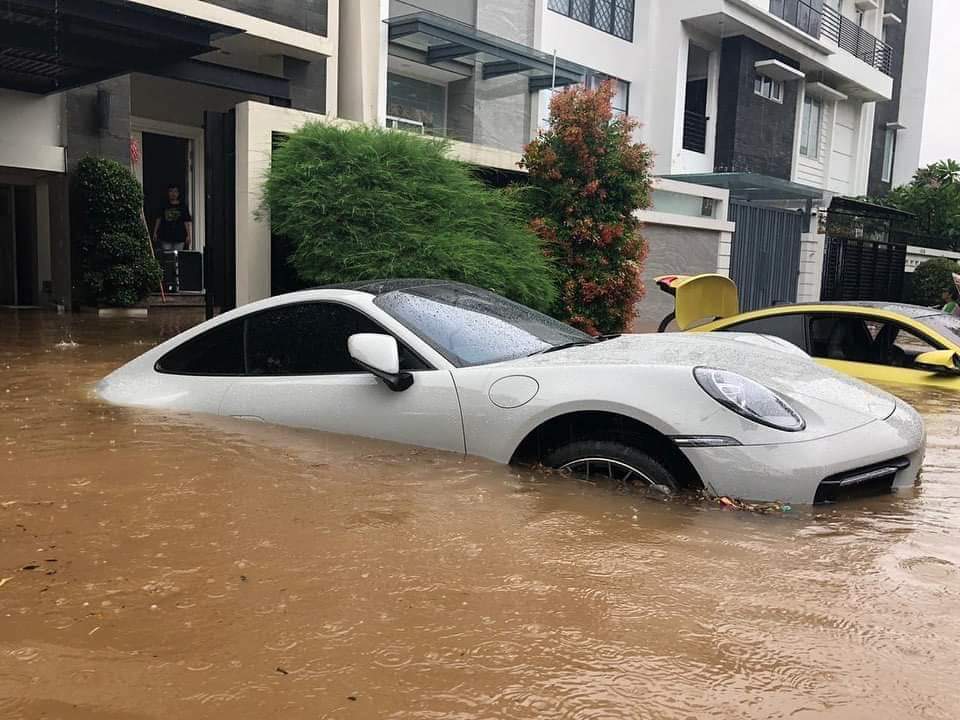 Mobil bekas banjir ! waspadai cirinya!