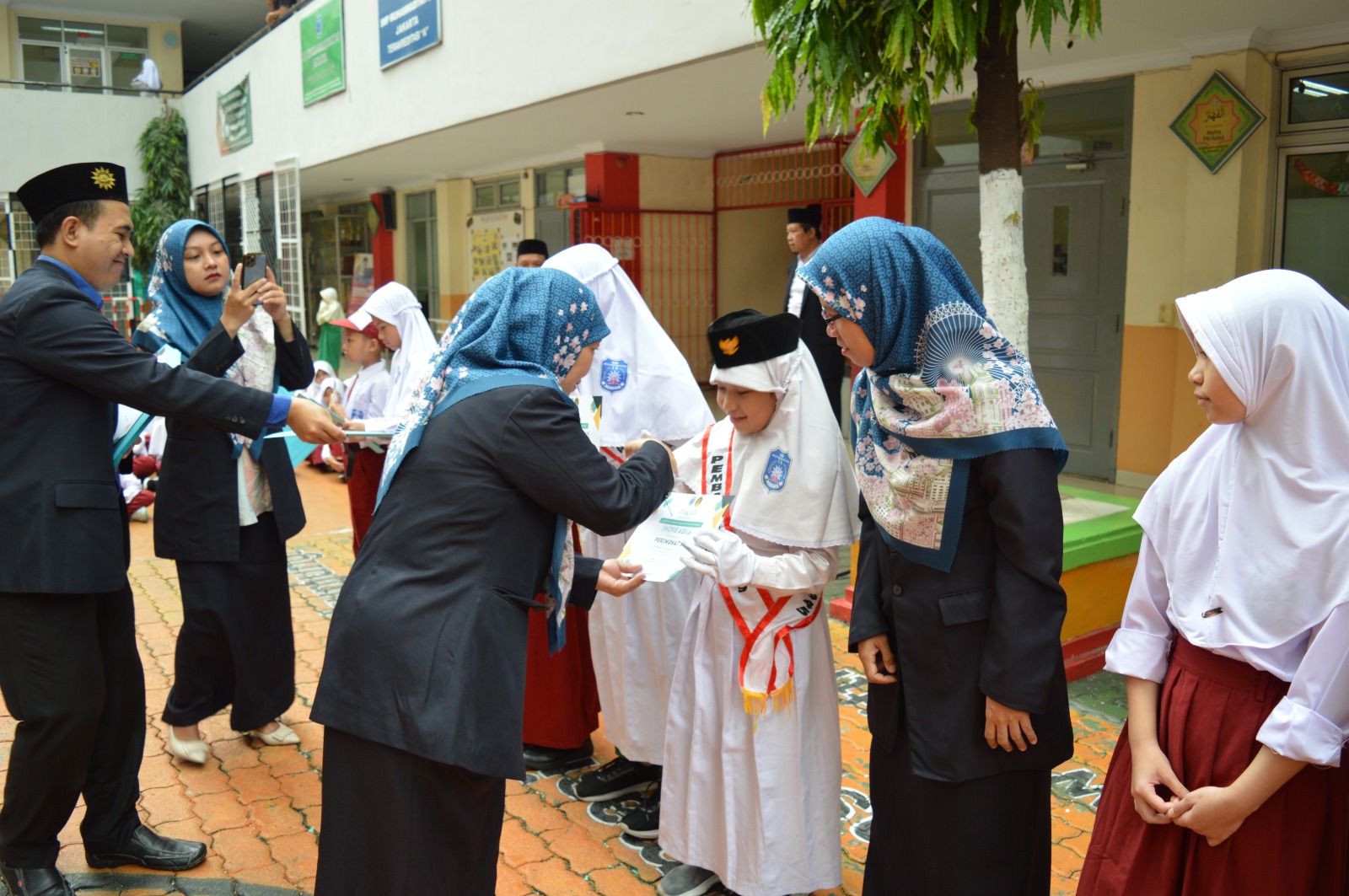 Program beasiswa "unggulan" nilai tertinggi