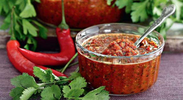 Рецепт аджики: секреты настоящей пикантной приправы