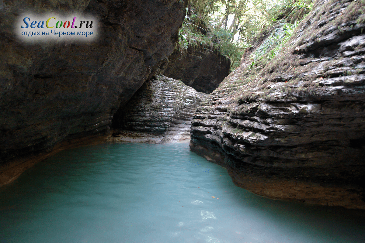 Каньон реки псахо расположился по течению одноимённой реки, являющейся левым. Suhoj Kanon Psaho