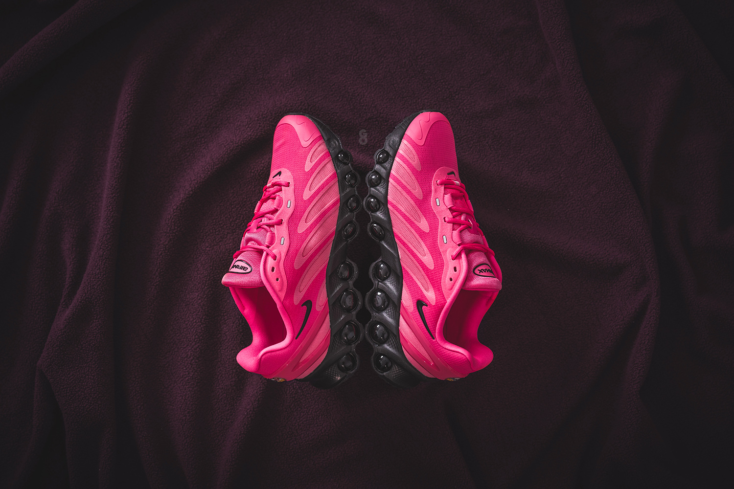a tonal bubblegum pink covers the nike vapormax plus