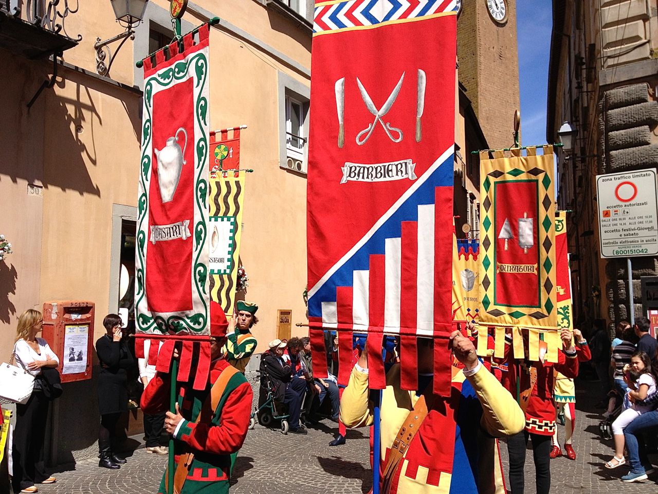 Barbers' guild (right)