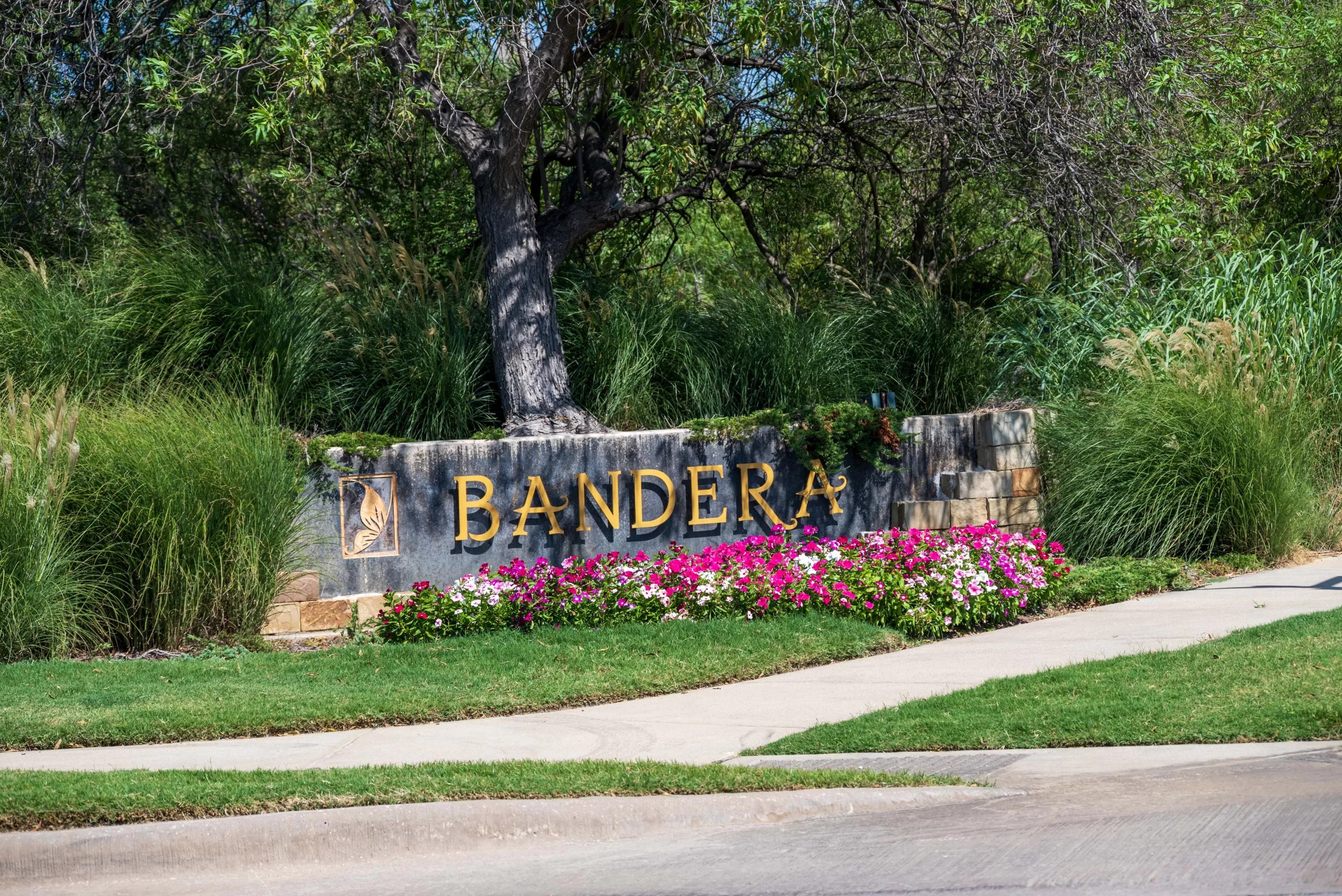 Bandera Entrance in Lantana