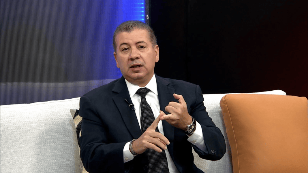 Durante juramentación, César Fernández cuestiona gestión económica del Gobierno Durante juramentación, César Fernández cuestiona gestión económica del Gobierno