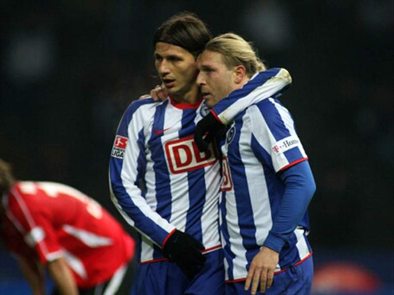 Can Otto Rehhagel Save Terribly Incohesive And Ill Disciplined Hertha Hertha Berlin The Guardian 