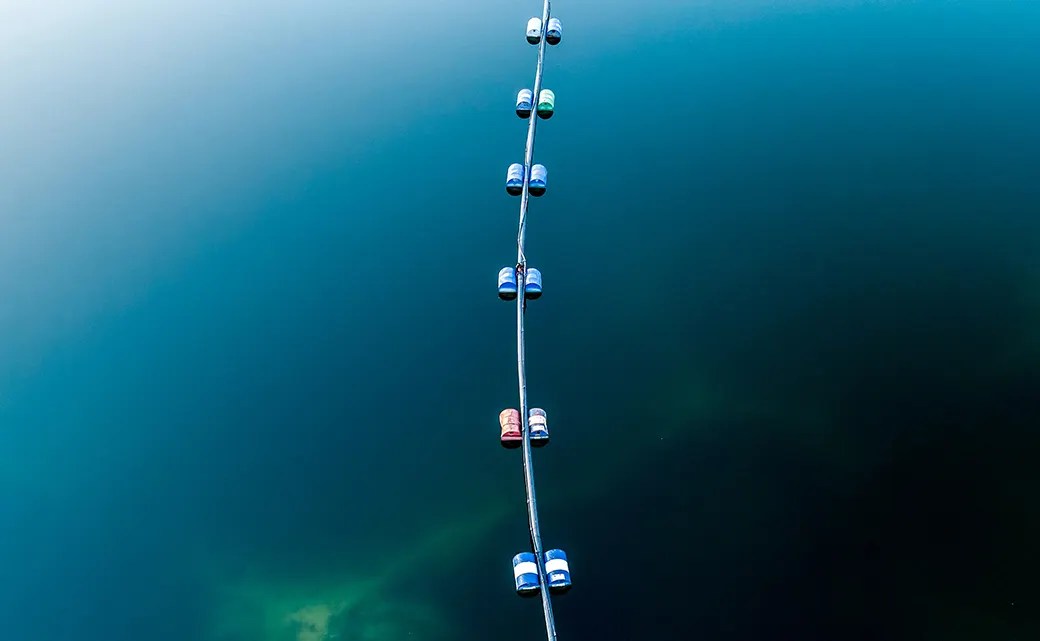 Minimal line with a smooth, steady upward trend symbolizing consistent and predictable pricing in technology.