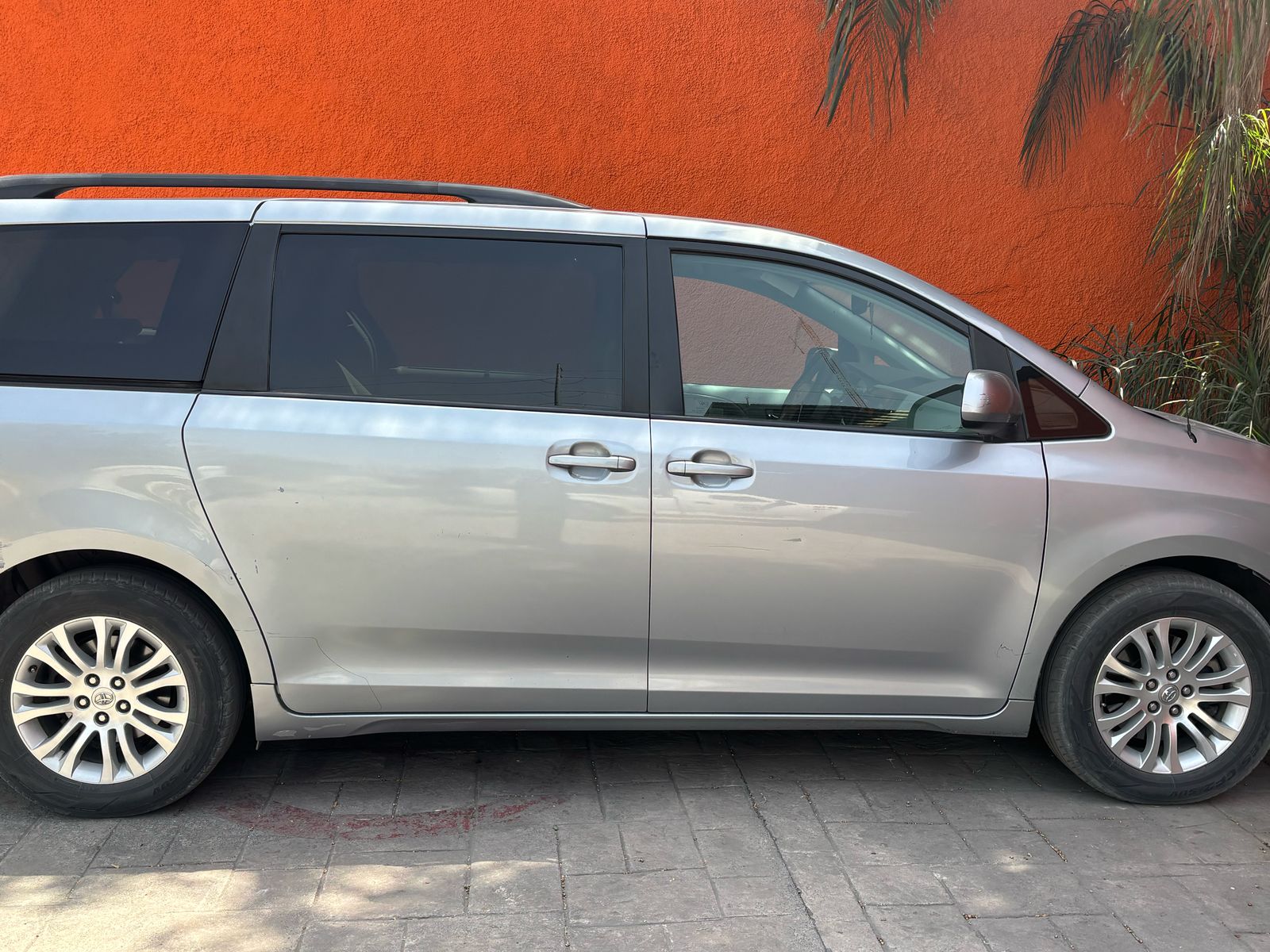 TOYOTA SIENNA