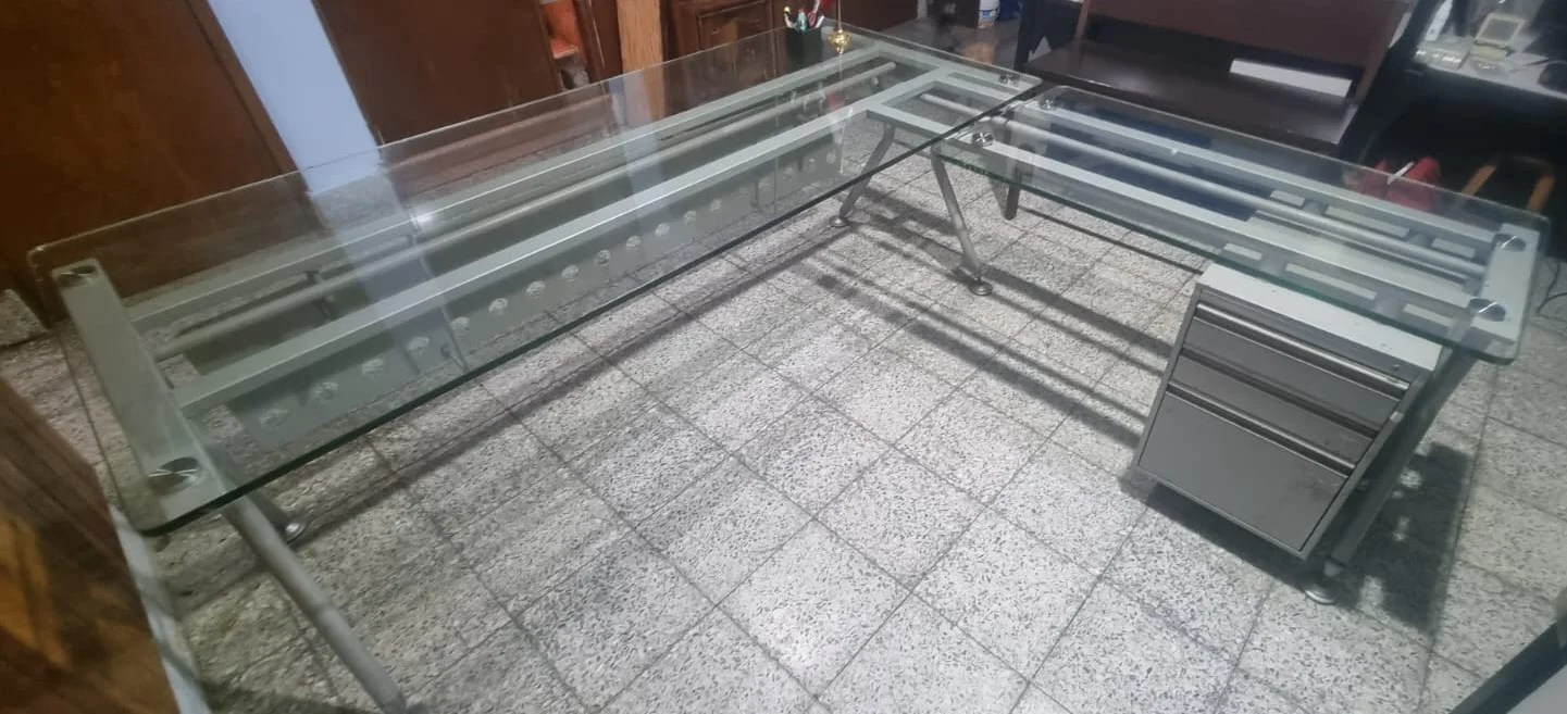 Escritorio de vidrio Tipo L