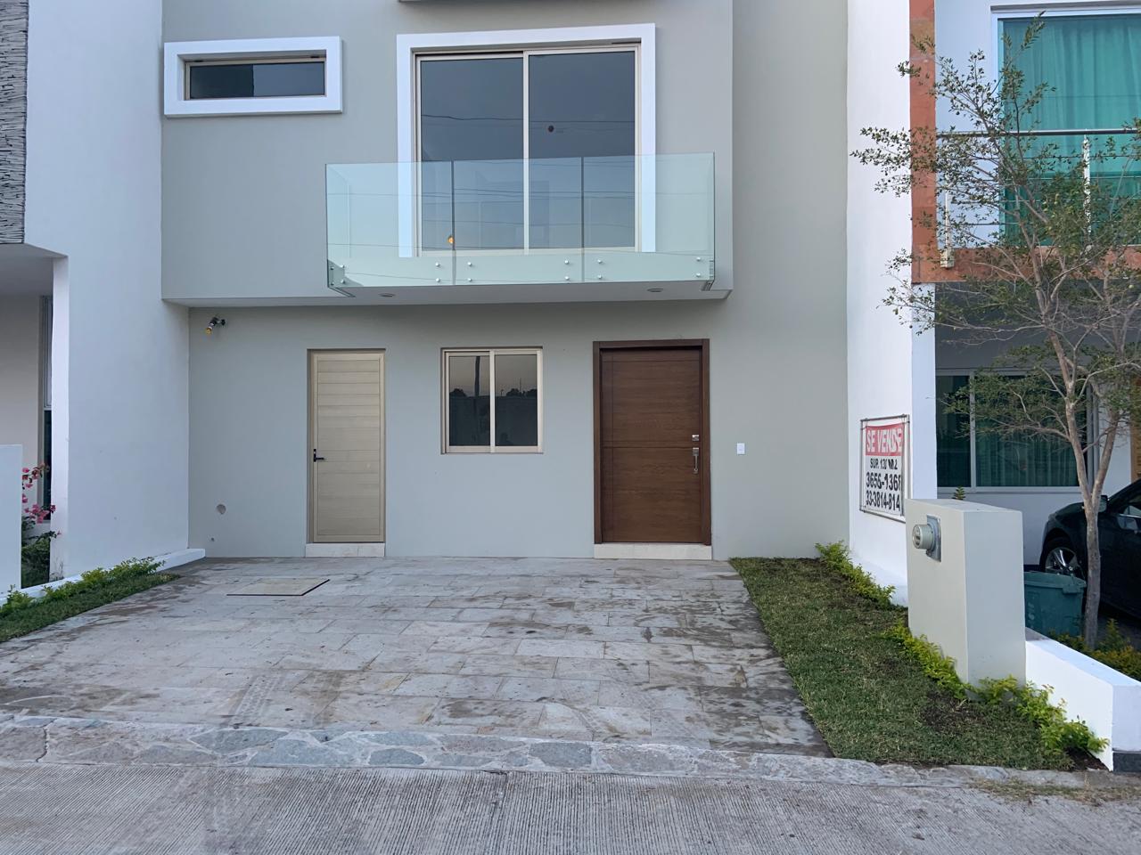 SE VENDE CASA – VALLE IMPERIAL, SECCIÓN BOSQUES (Coto Álamo #68)
