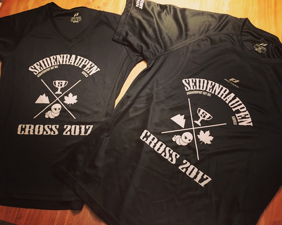 Das Seidenraupen-Cross-Shirt.