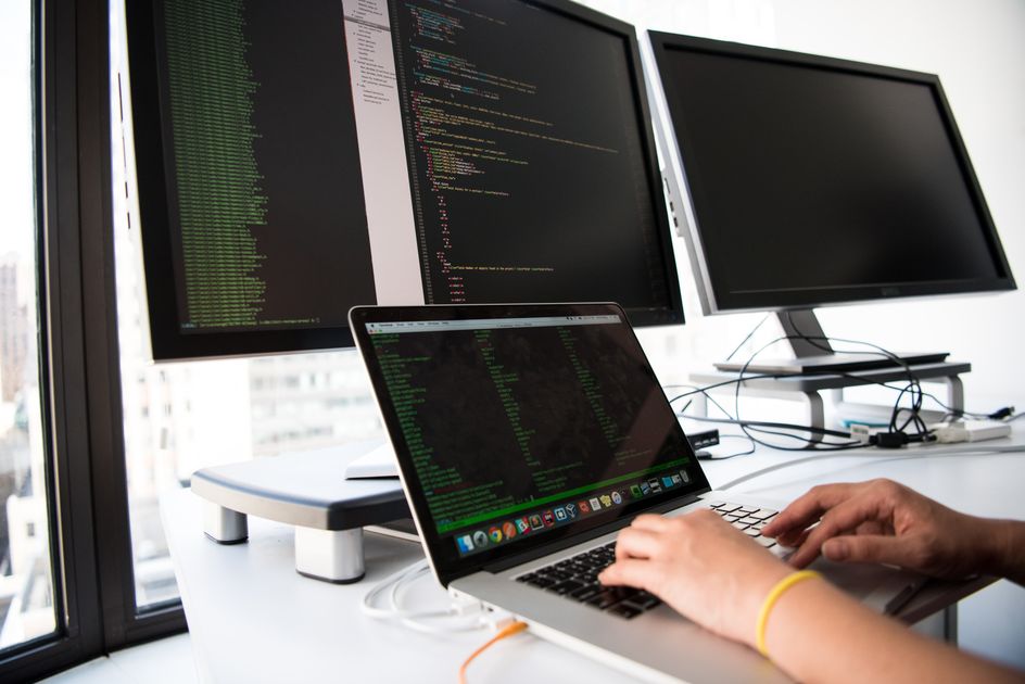 Code running on multiple monitors with terminal output
