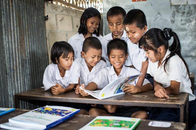 Namun, meski mempunyai tema yang . 15 Contoh Teks Anekdot Pendidikan Berbagai Macam Tema