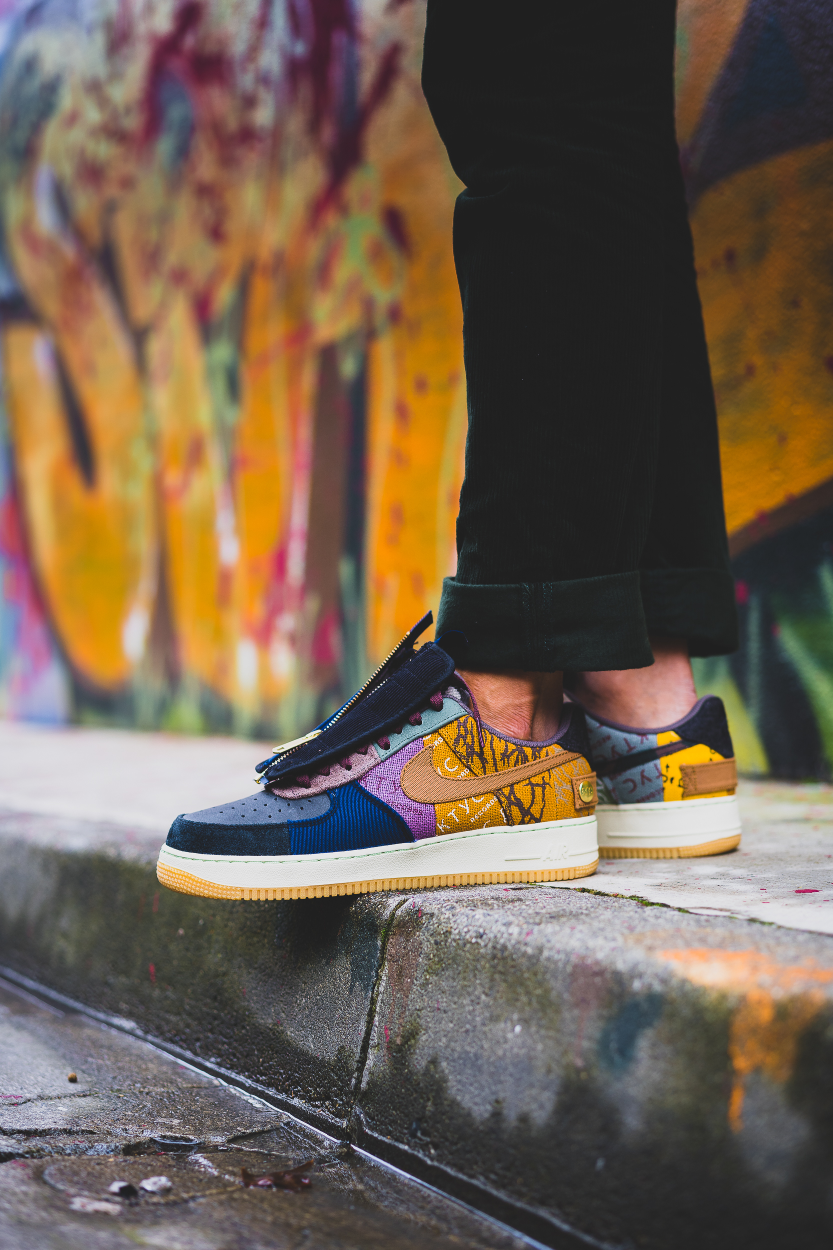 NIKE AIR FORCE 1 TRAVIS SCOTT \