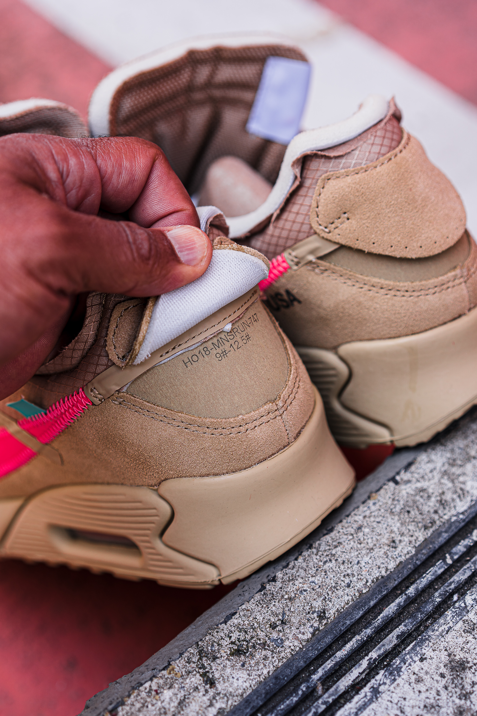 air max 90 x off white desert ore