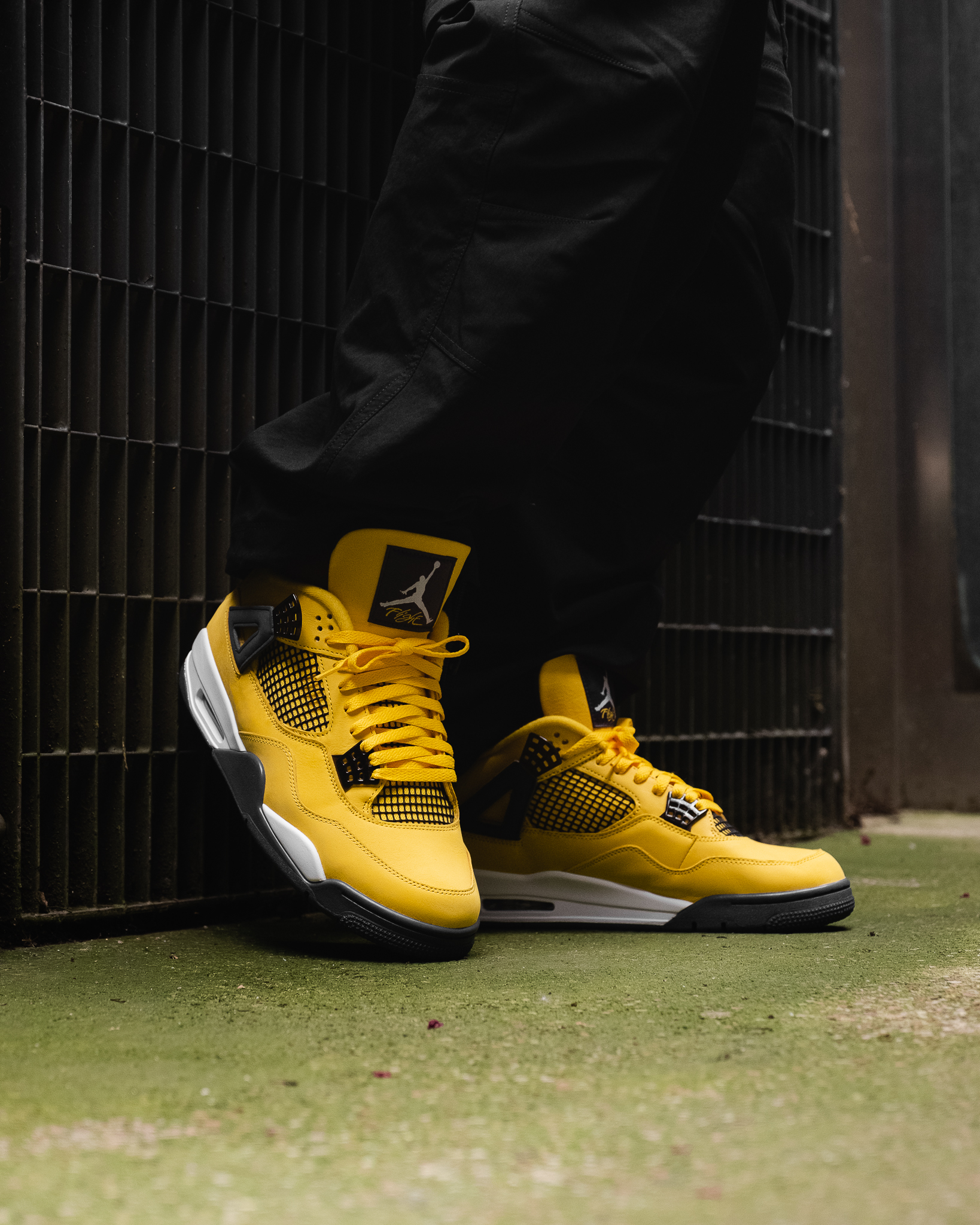 retro 4 lightning on feet