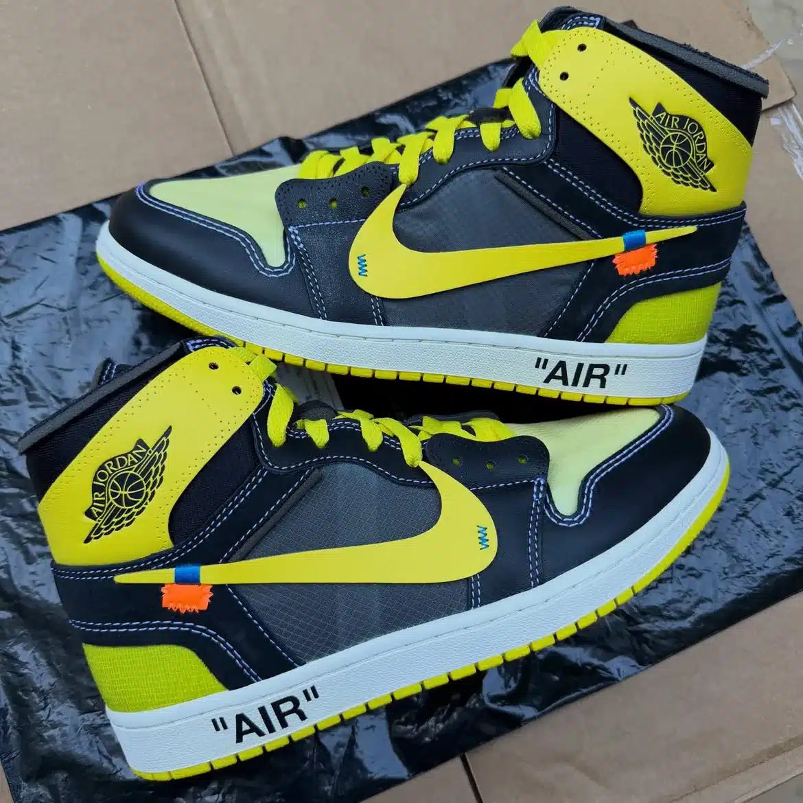off-white-air-jordan-1-high-og-black-lightning-sample