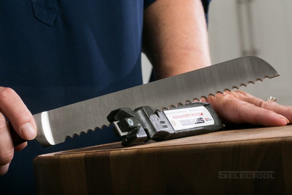 SELECTOOL sharpening a serrated knife