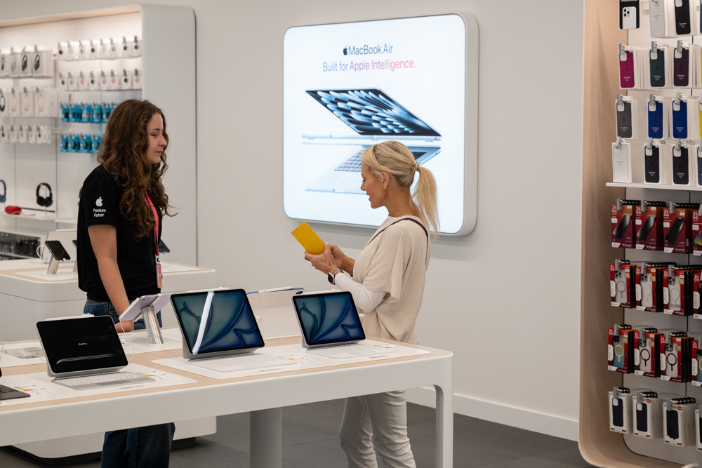 A Select colleague advising a customer at an iPad display table