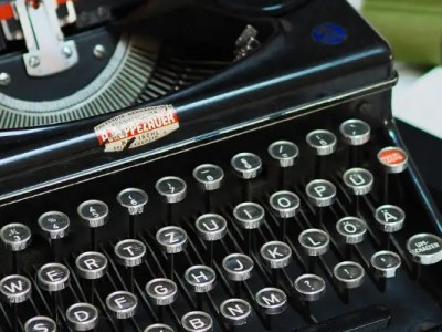 The Death of the ‘Generalist’ Copywriter: Why Domain Expertise is Your Only Moat