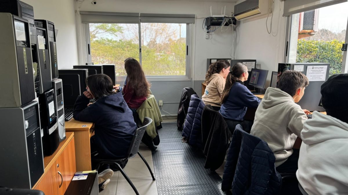 Lanzan cursos gratuitos de Inteligencia Artificial para jóvenes de Maldonado: cómo y cuándo anotarse