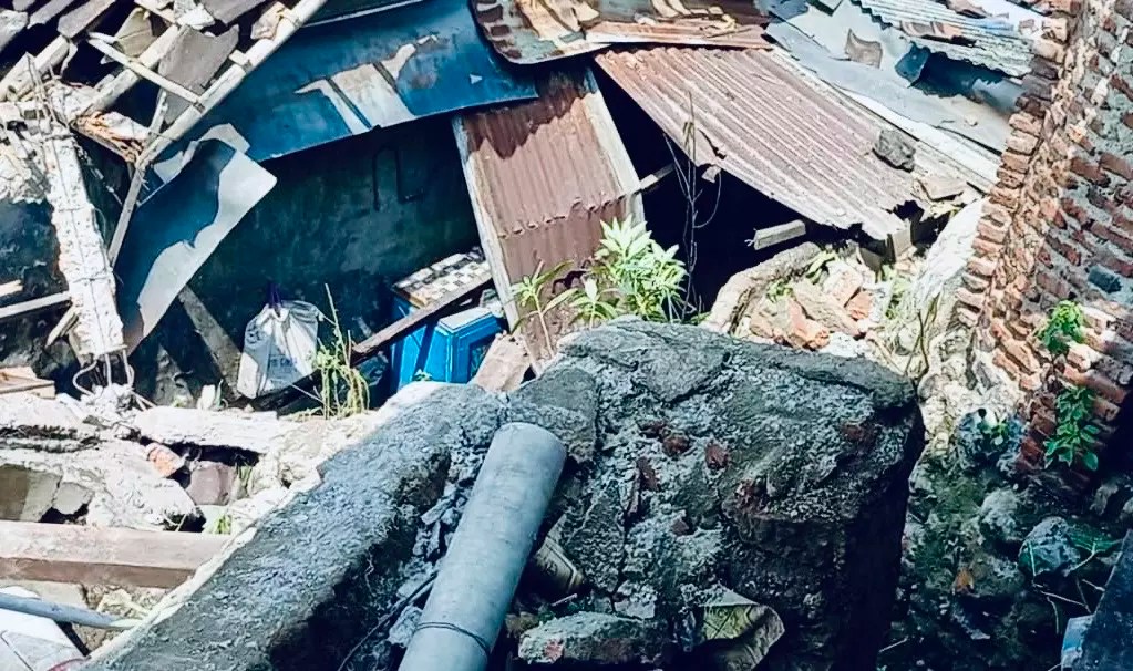 Longsor Timpa Dua Rumah di Semarang Barat