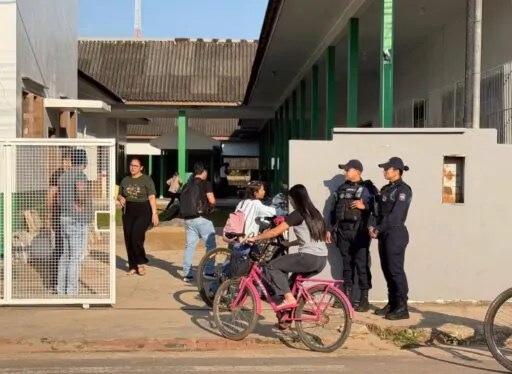 PM reforça segurança em escolas de Sena Madureira após invasão a colégio
