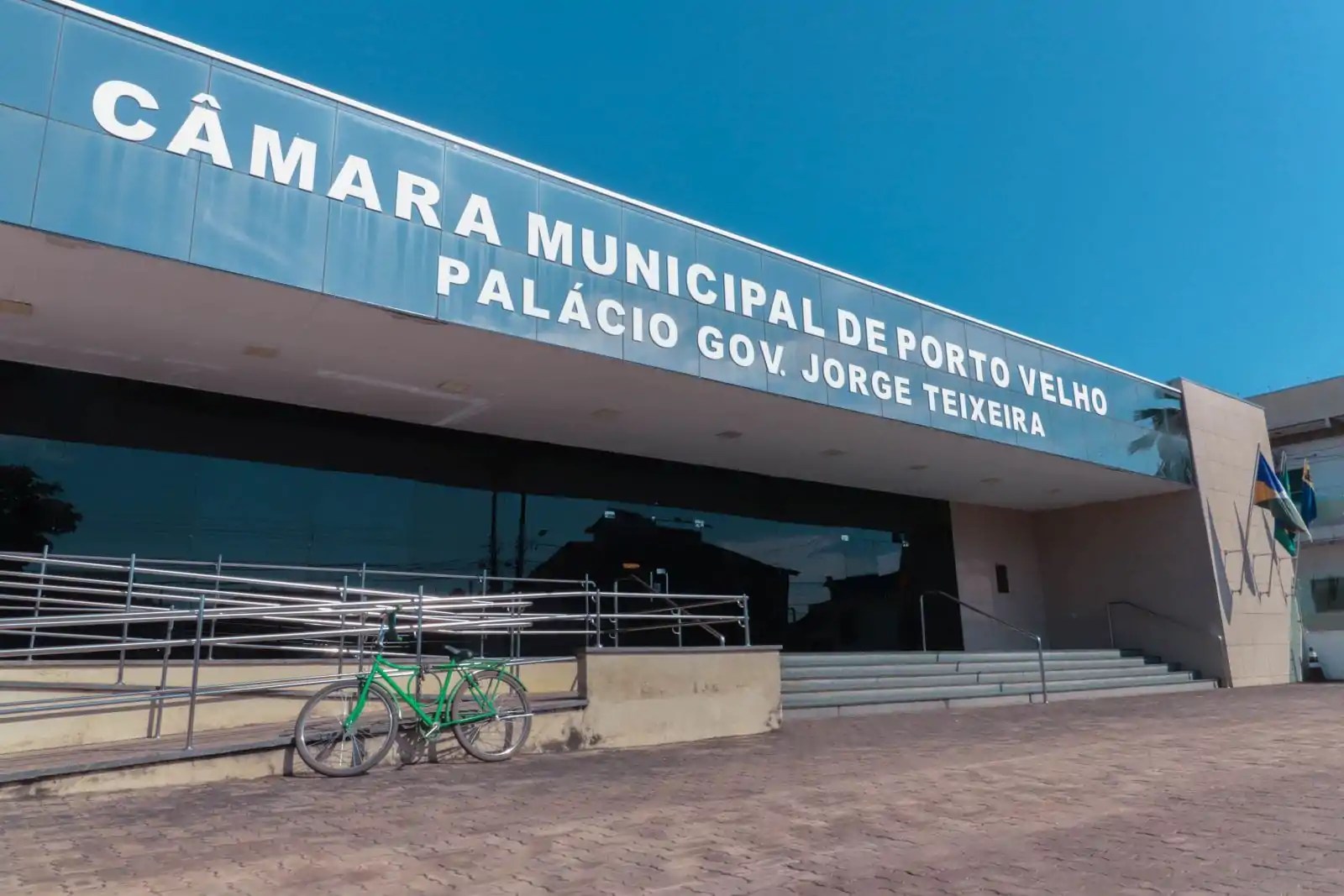 Câmara de Porto Velho exonera 700 servidores um dia após eleições
