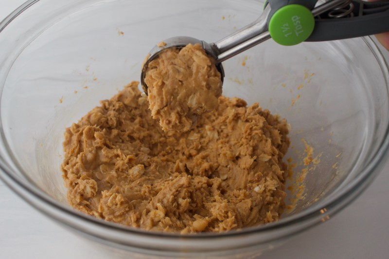 3 ingredient peanut butter and oatmeal balls 