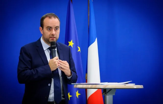 Démission Lecornu : un record de brièveté qui rouvre la voie à une nouvelle dissolution